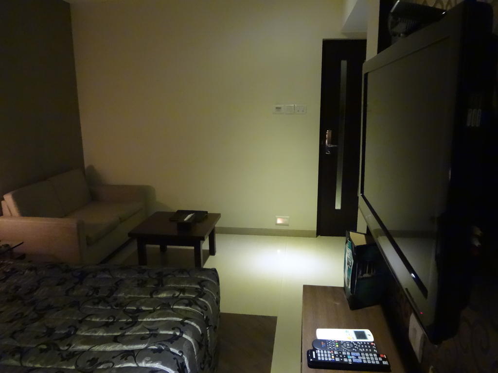 Hotel Capitol Тане Екстериор снимка