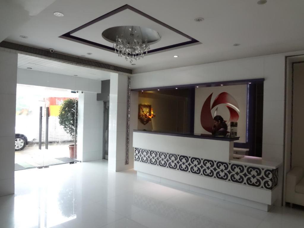Hotel Capitol Тане Екстериор снимка